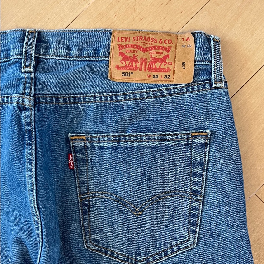 Levi's Classic Straight Denim Jeans - Picture 12 of 14
